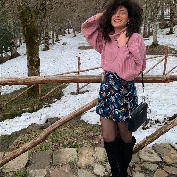 BLOGGERS FAVORITE ZARA EMBROIDERED BLUE MINI SKIRT
